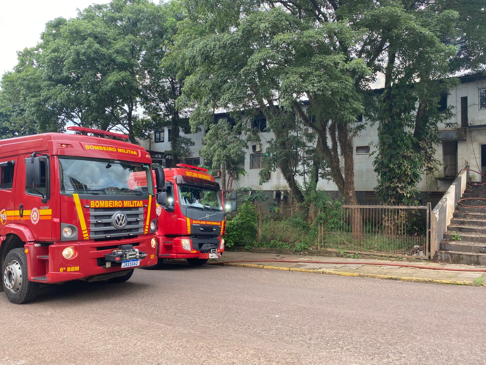 Incêndio de grandes proporções atinge antiga delegacia Lajeado Fogo já