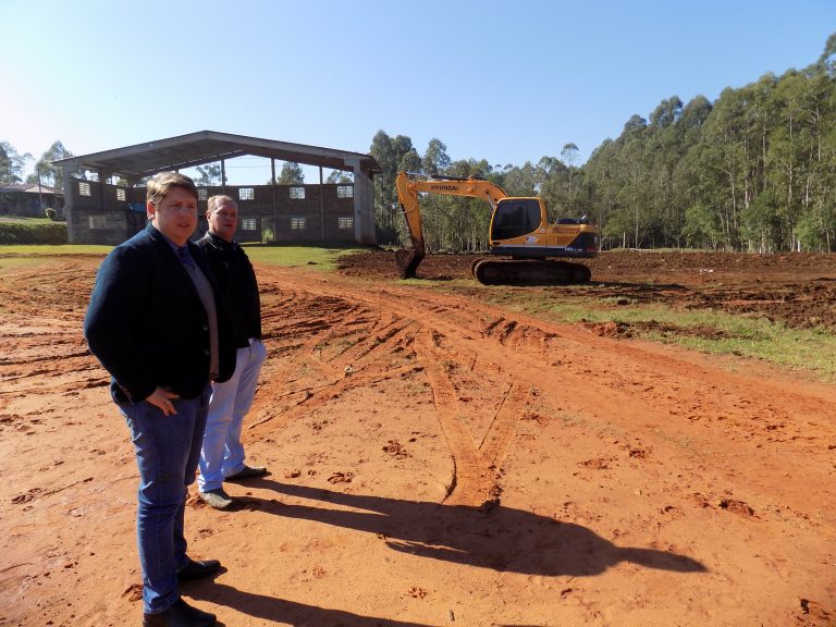Obras no parque de rodeios são iniciadas