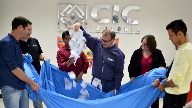 Vales-compras sorteados para consumidores de Teutônia e de Poço das Antas