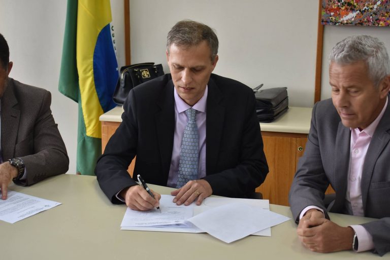 Estrela firma Termo de Concessão de prédio para a 16ª Coordenadoria de Saúde