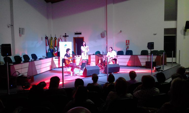 Trio Argentino arranca aplausos no Domingo Cultural, em Estrela