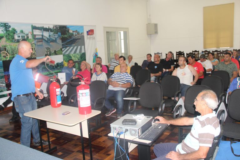 Vigias recebem treinamento para atuar no evento Natal em Estrela