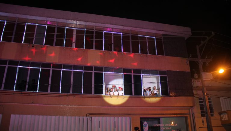 Janelas de Natal se abrem para espetáculo inesquecível