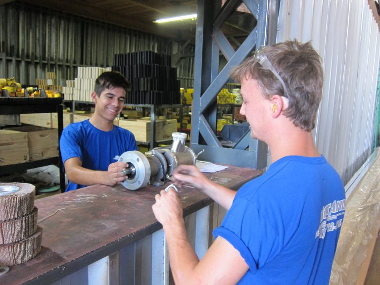Programa Jovem Aprendiz encaminha primeiro emprego
