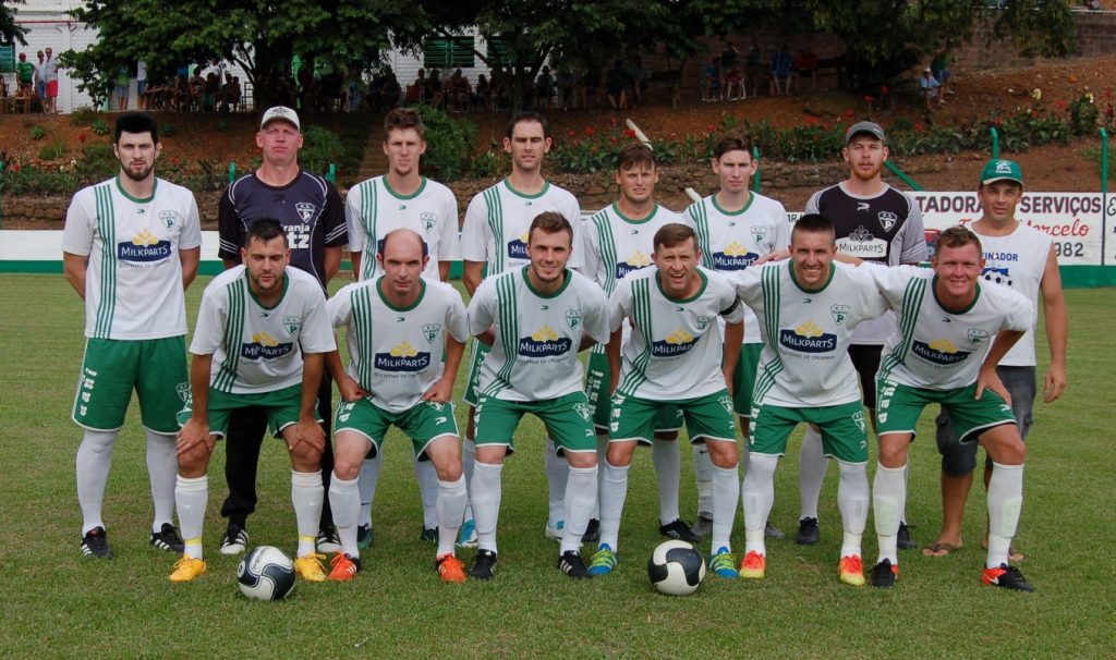 Juventude de Brochier e 11 Amigos estão a um empate da final da