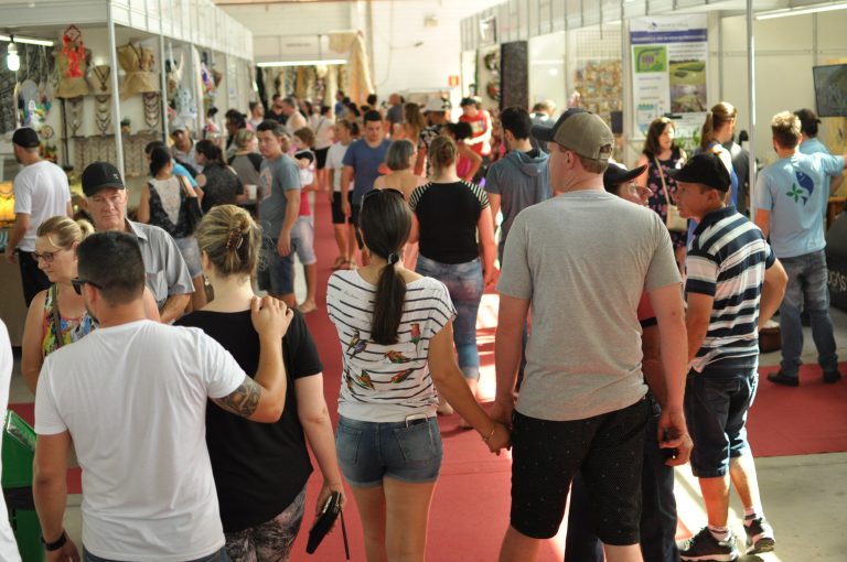 Expovale 2018 tem sequência nesta terça-feira com negócios, capacitação e show