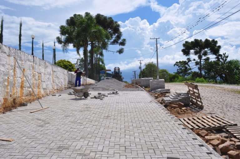 Coloca O De Paver Na Rua Matriz Em Carlos Barbosa Folha Popular