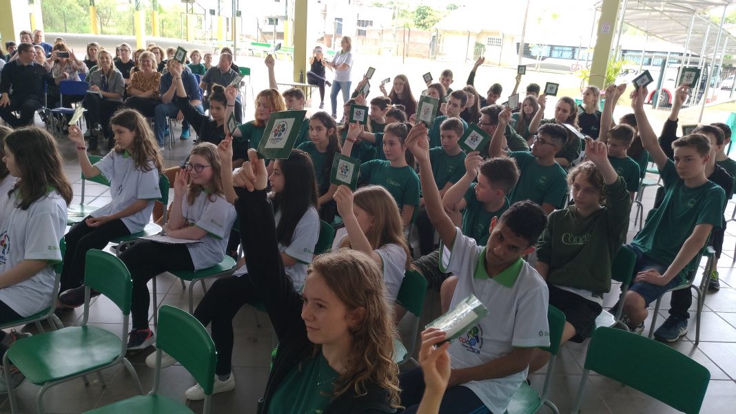 Sócios da Coopstar aprovaram contas, relatórios de atividades e reconduziram atual presidente ao cargo / Divulgação