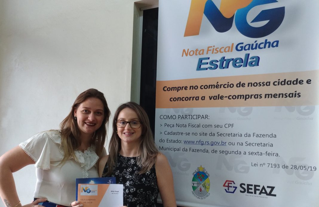 -Nota Fiscal Alini Feyh (d) recebeu já deu destino certo para seu vale: presentes dos afilhados / Crédito: Rodrigo Angeli / divulgação