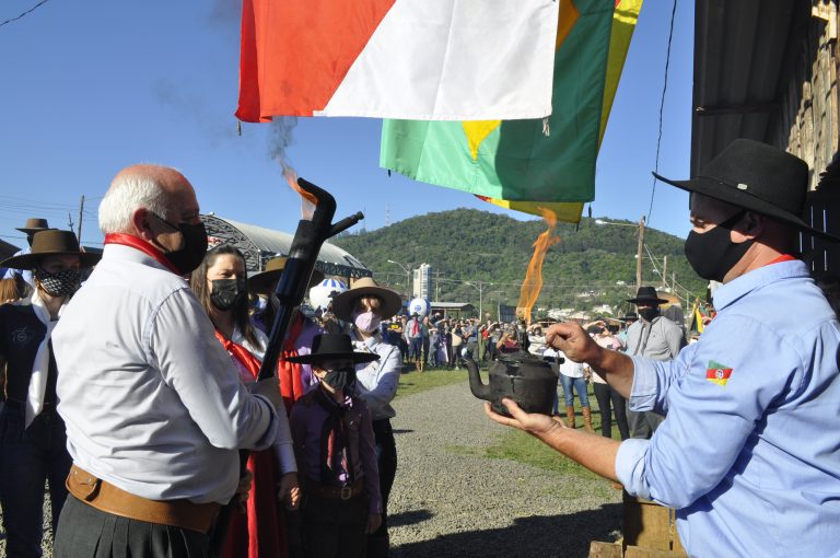 Chama Crioula chega à Teutônia e inicia o Acampamento Farroupilha