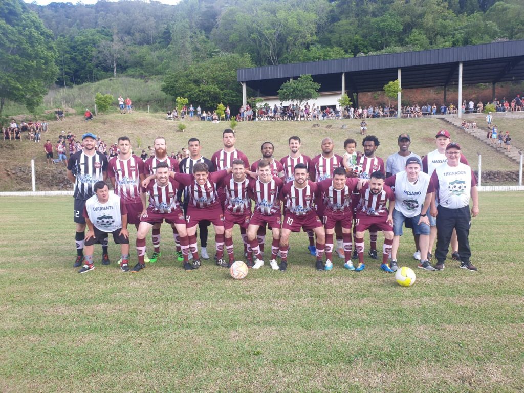 Juventude de Brochier e 11 Amigos estão a um empate da final da