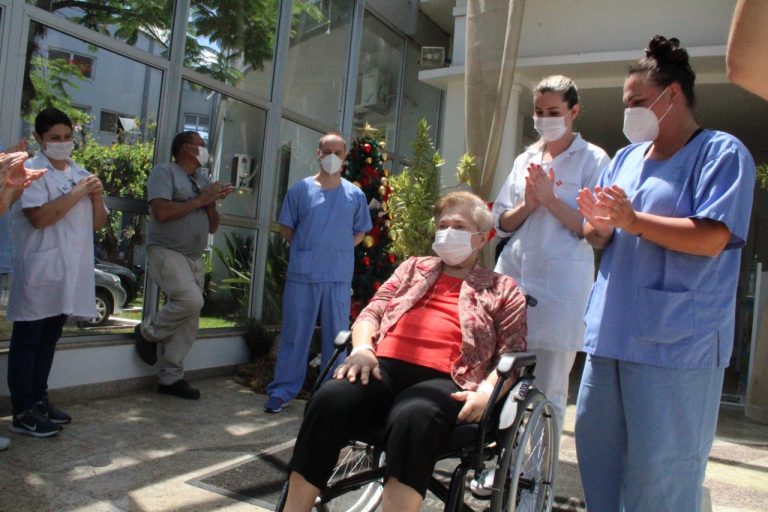 Idosa de 83 anos vence a Covid e precisa superar as sequelas
