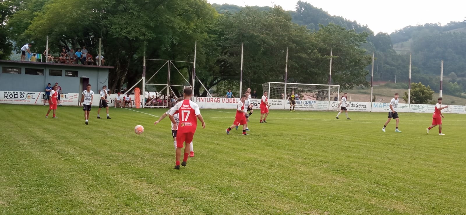 Juventude de Brochier e 11 Amigos estão a um empate da final da