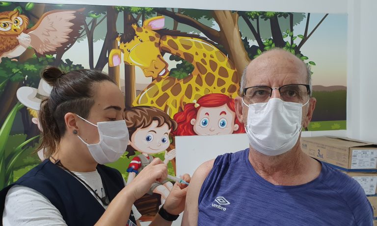 Vacinação contra a covid-19 segue nesta quinta-feira em Estrela