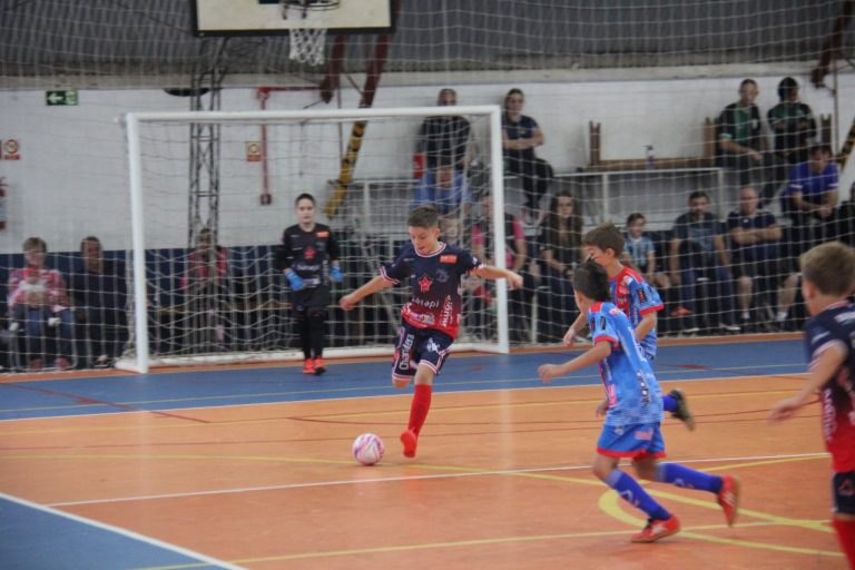 Quatorze jogos marcaram abertura do Campeonato Piá de Futsal em Lajeado