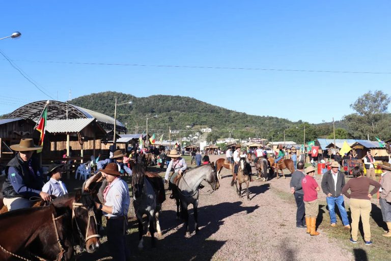 Acampamento Farroupilha de Teutônia é oficialmente aberto