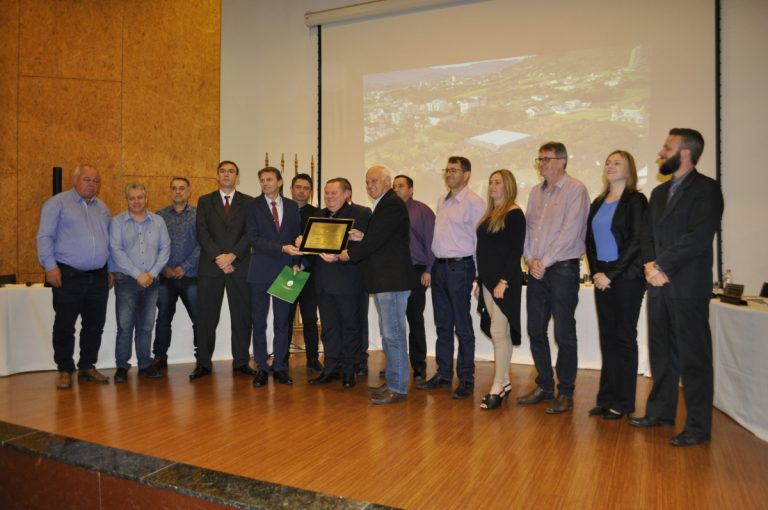 Neori Ernani Abel recebe título de cidadão teutoniense