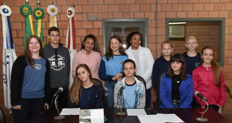 Legislativo de Imigrante empossa vereadores mirins