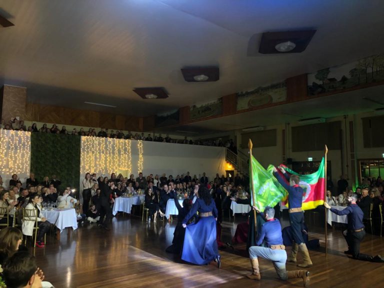 Colégio Teutônia celebra 71 anos com baile