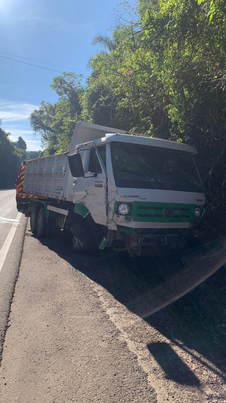 Saída de pista deixa condutor ferido em Westfália