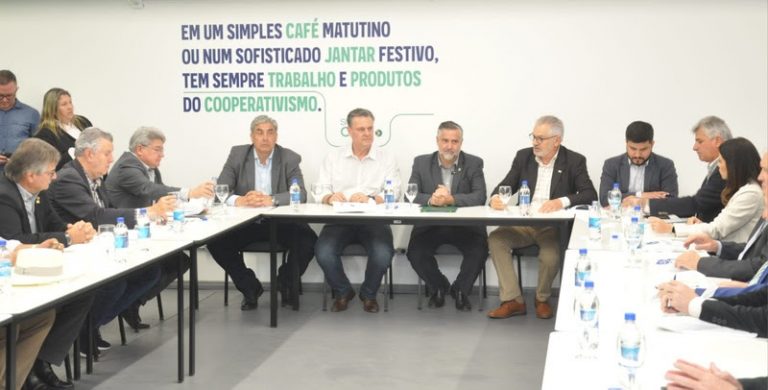 Cooperativas gaúchas apresentam pleitos para Ministro da Agricultura na Expointer