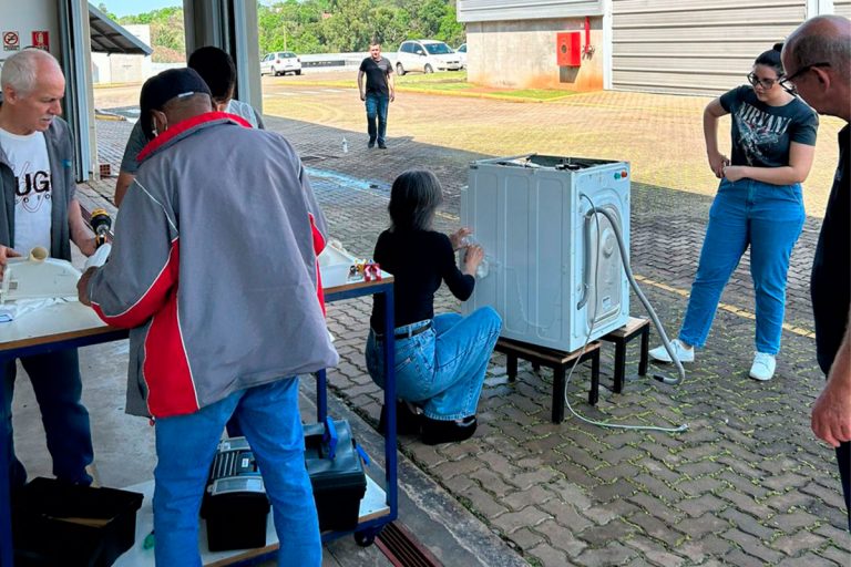 Cursos capacitam população para limpeza técnica de equipamentos afetados pela cheia 