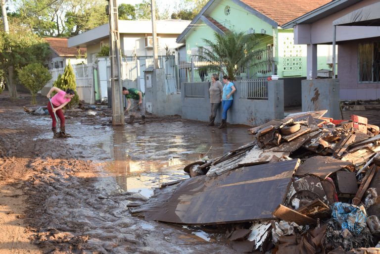 Polícia Federal realiza mutirão para atender imigrantes vítimas da enchente no Vale do Taquari