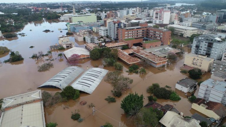 Número de mortes pela enchente chega a 51