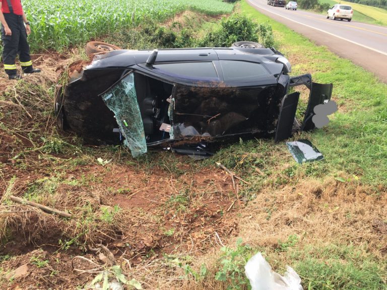 Veículo capota na Via Láctea em Fazenda Vilanova