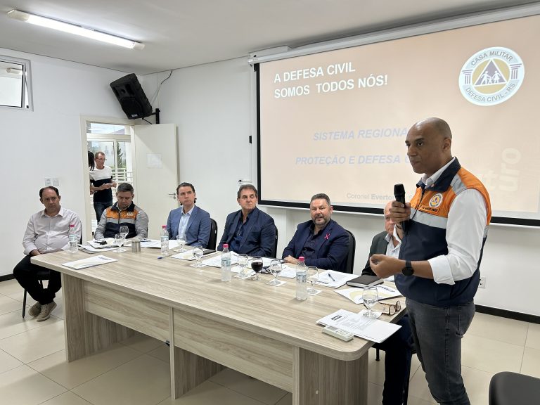 Reunião da Amvat discute criação de Defesa Civil Regional e moradias para afetados pela enchente