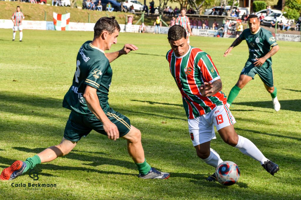 Juventude de Brochier e 11 Amigos estão a um empate da final da