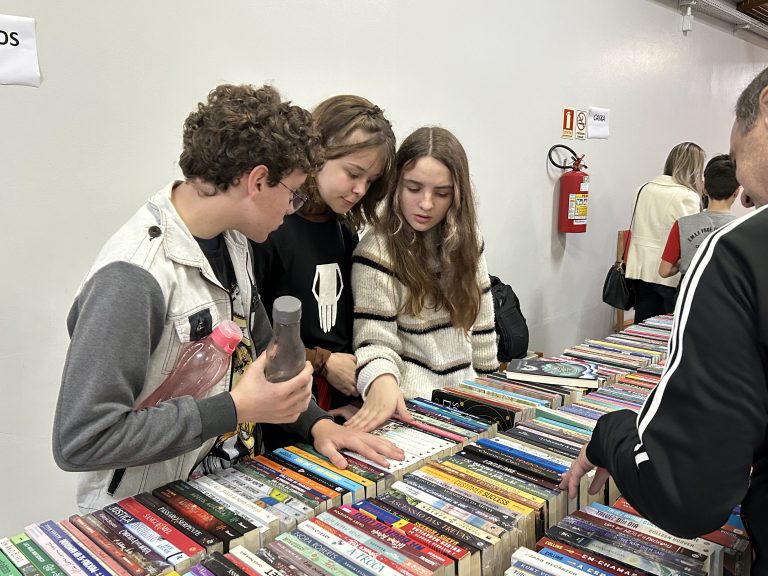 10ª Feira do Livro de Teutônia segue até esta sexta-feira na APDL