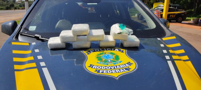 PRF prende passageira de ônibus transportando crack em Lajeado