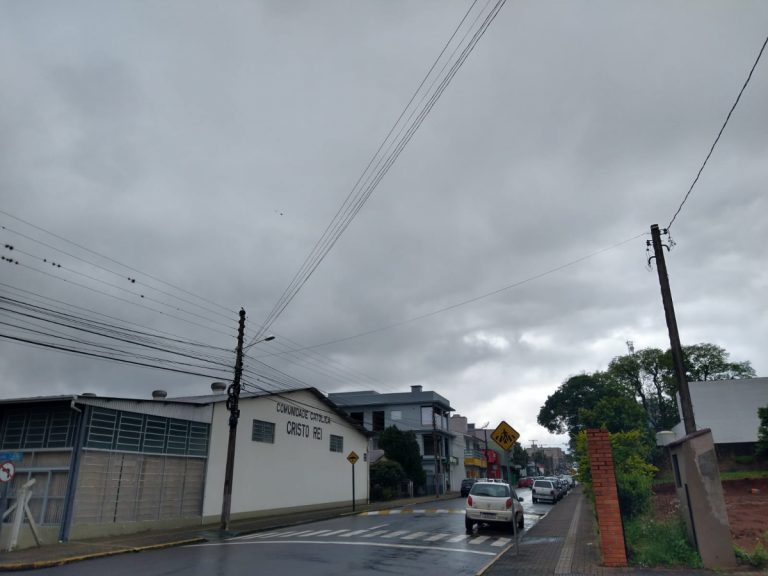 Semana começa com trégua da chuva, mas ela volta antes do feriado