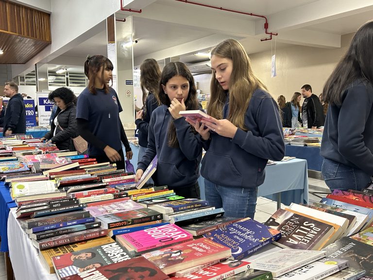 Mais de 3 mil crianças exploram universo literário na 10ª Feira do Livro de Teutônia