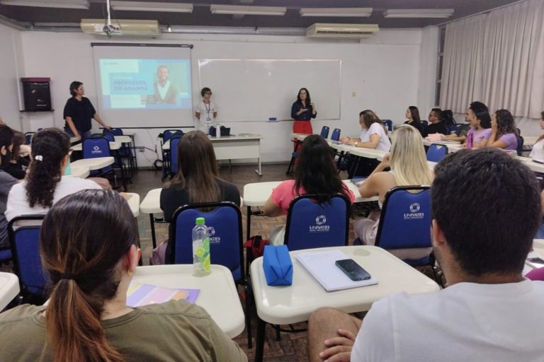 Bolsistas do programa Professor do Amanhã iniciam atividades