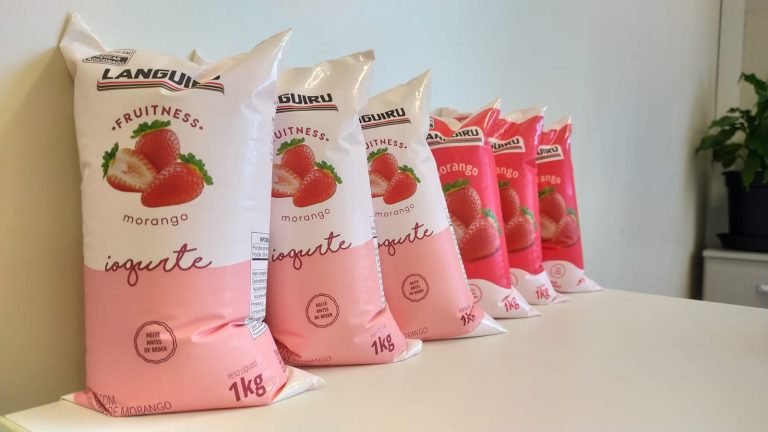 Languiru volta a produzir iogurte sachê e bebida láctea sabor morango