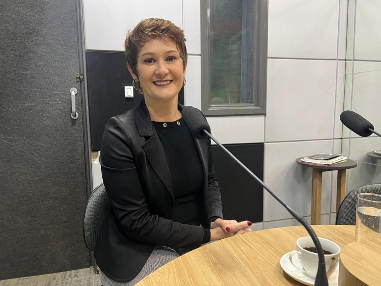 Cíntia Agostini retorna à presidência do conselho