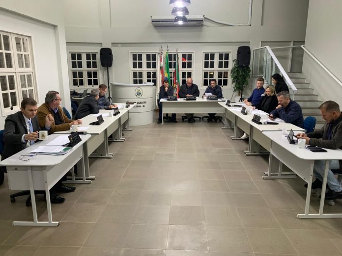 Esta deve ser a última sessão em que os vereadores fazem uso da tribuna, como é de praxe durante o período eleitoral_Marco Mallmann_Jornal Informativo