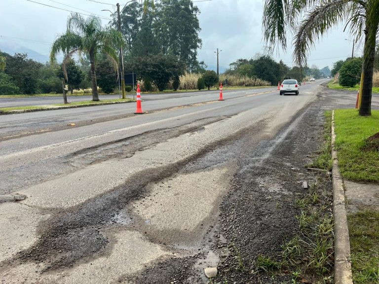 Trevo de acesso na Rota do Sol está um péssimo cartão de visitas para Teutônia