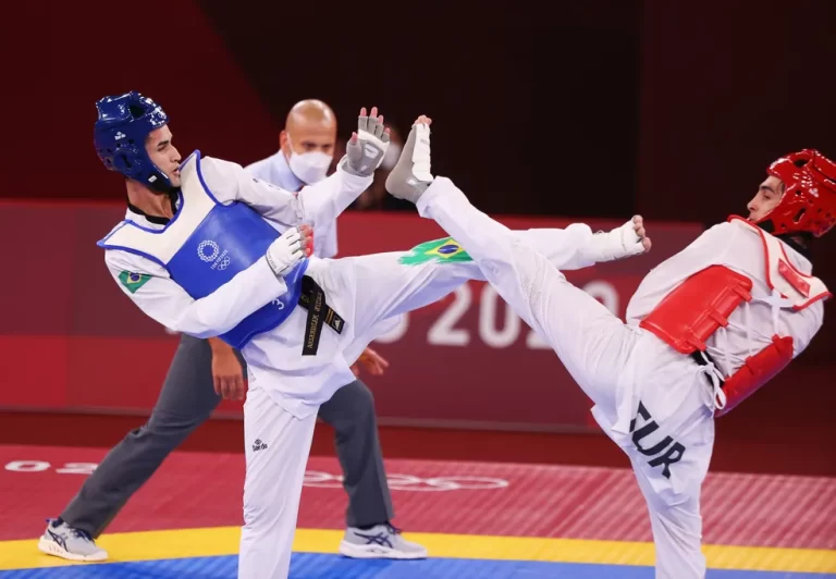 Taekwondo exige flexibilidade e resiliência