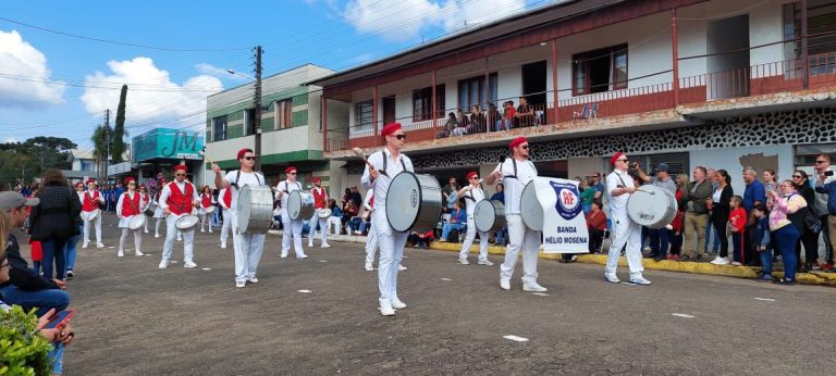 Celebrações unem gerações nos Desfiles Cívicos e Bandas Marciais