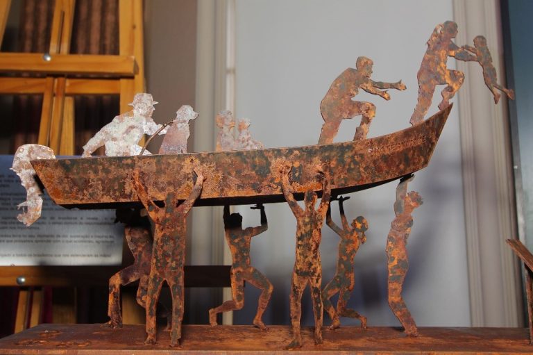 Federasul e ACPA vão homenagear voluntários das enchentes com escultura em tamanho real na Usina do Gasômetro