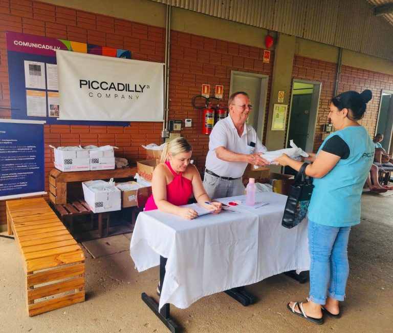 Siticalte entrega de material escolar aos filhos e aos associados estudantes