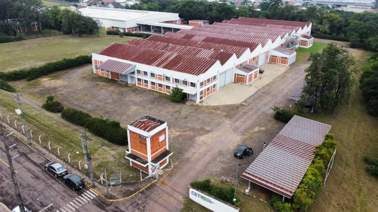 Atlas instala letreiro e já reformou prédio em Teutônia