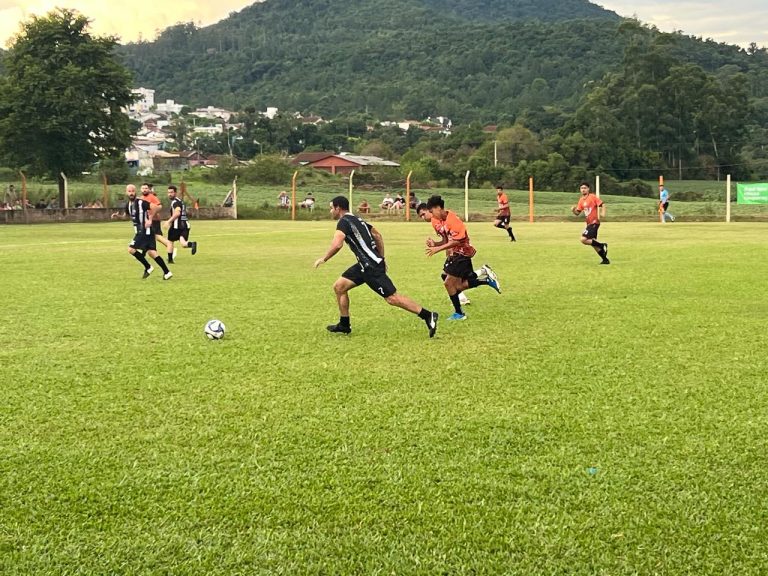 Botafogo goleia o atual campeão Copalto na abertura do Municipal de Roca Sales