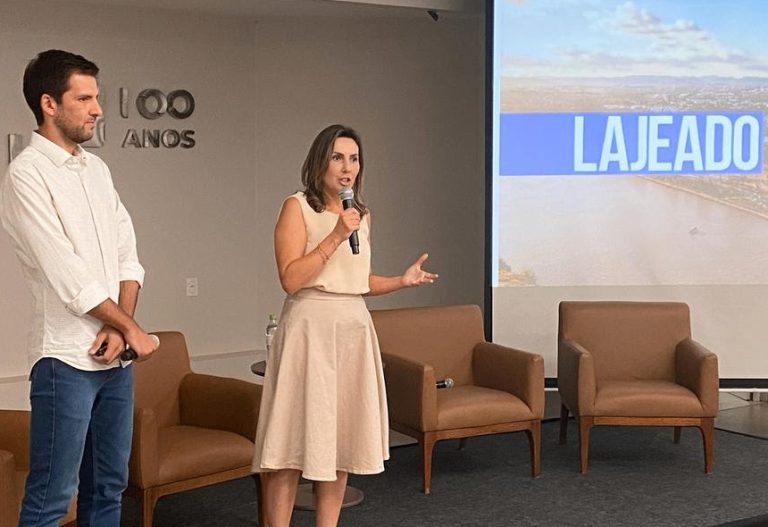 Prefeita e vice-prefeito de Lajeado palestram no primeiro RA da Acil