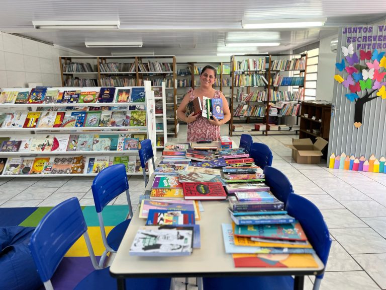EMEFs Arco-Íris e Santo Antônio de Imigrante recebem novos livros