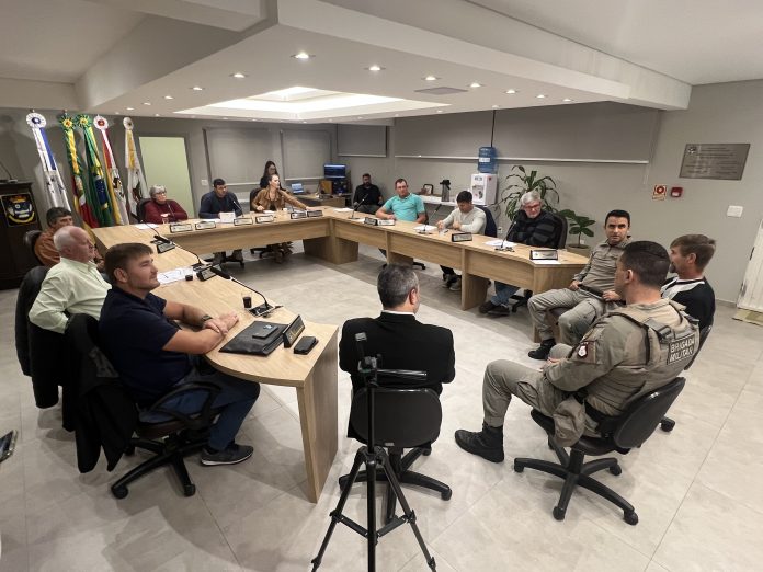2025_05_21_LLB_Vereadores e Executivo se reuniram para analisar ações e atuações