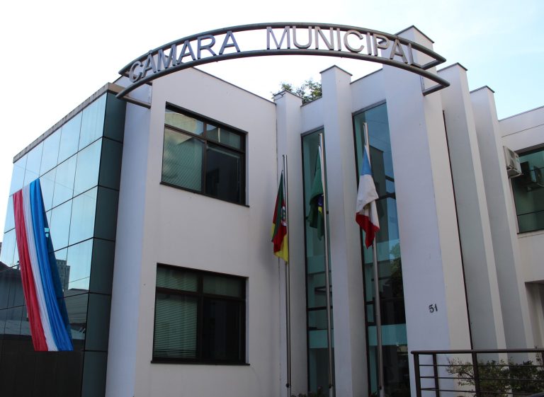 Vereadores de Estrela sugerem vale-refeição a servidores afastados por motivos de saúde ou acidente